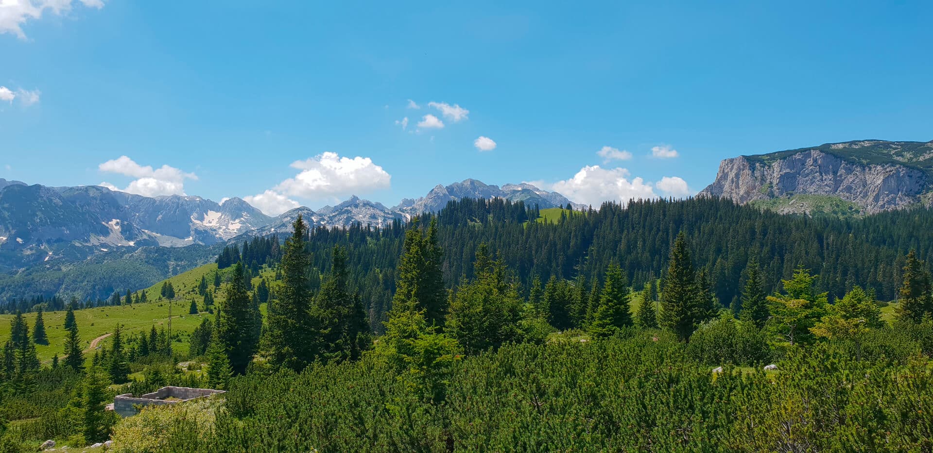 MOMCILOV GRAD (Momcilo town)